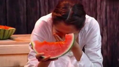 白鹿拍戏现场吃瓜视频,意外吃瓜瞬间曝光！