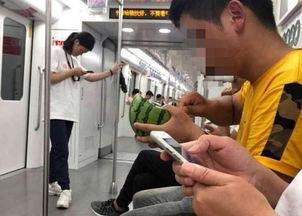 上海吃瓜群众被打视频曝光,吃瓜群众被打引发社会关注