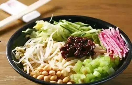 蜜瓜配辣椒面可以吃吗视频,创意搭配的美食探索