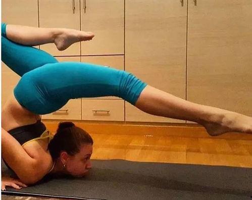 瑜伽女吃瓜视频,太接地气了！