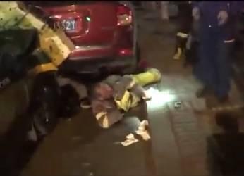 大爷拿碗吃瓜视频